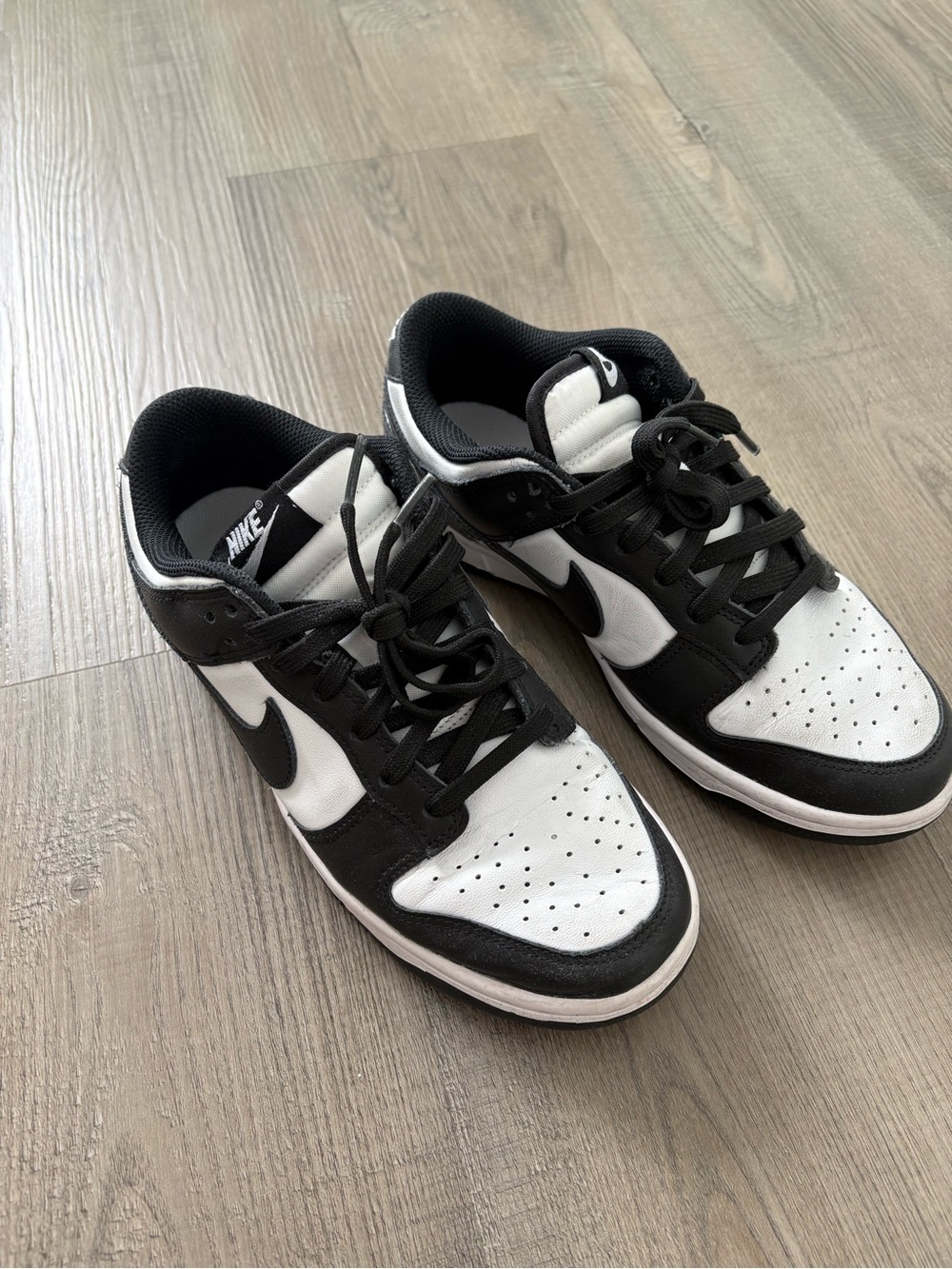 Nike Black and White Low-Top Sneakers - Picture 2 of 4